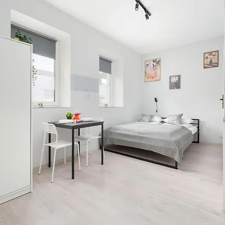 Przytulne Z Pralka Niedaleko Muzeum Wlokiennictwa W Lodzi By Renters *